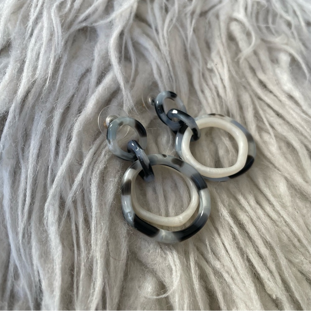 Lele Sadoughi Small Twig Banded Blue Opal White Marble Acetate Dangle Hoops EUC - Picture 4 of 9